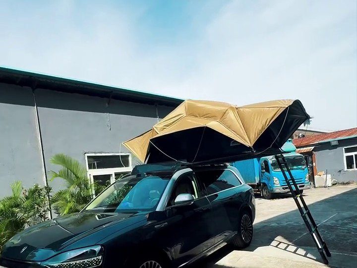 Roof tent open on a dark AITO M9 SUV