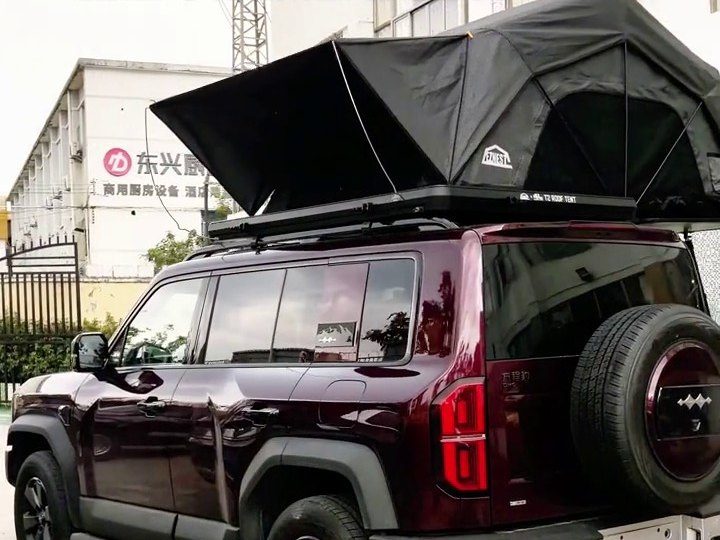 Roof tent open on a Fangchengbao Leopard 5